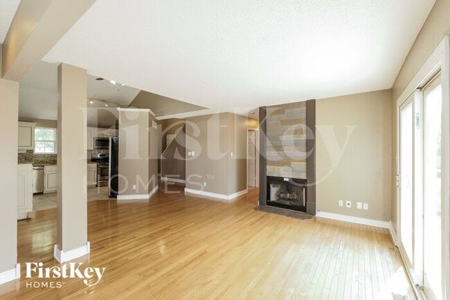 Building Photo - 613 Valley View