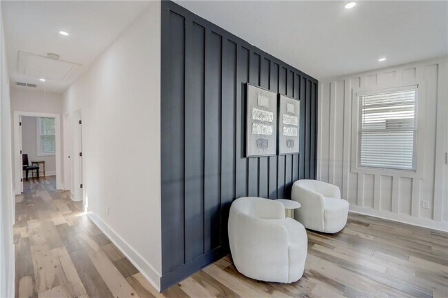 Building Photo - 2014 Cambridge Ave