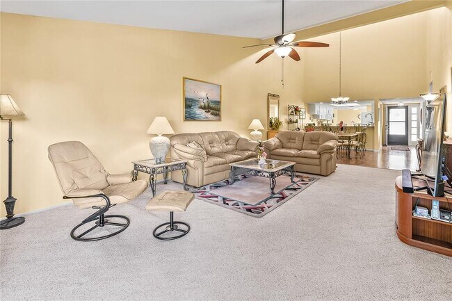 Building Photo - 4660 La Jolla Dr