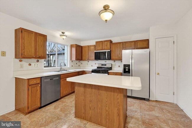 Building Photo - 409 Feather Dr