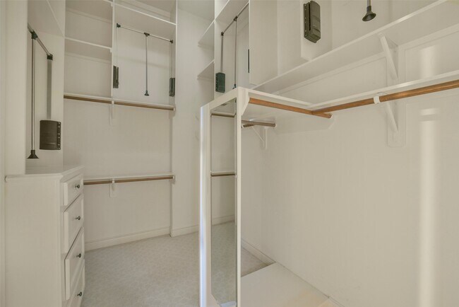 Building Photo - 2307 Sheridan St