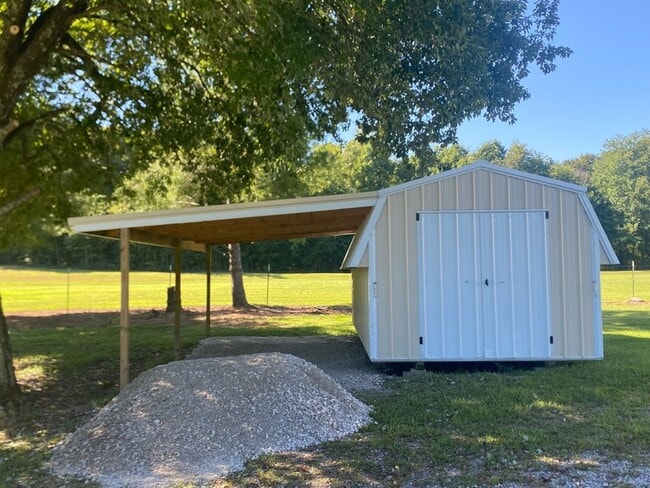Building Photo - 393 Loggins Rd