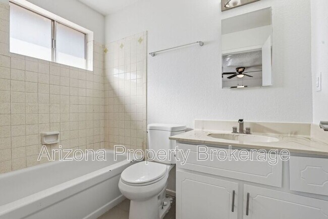 Building Photo - 3635 E Beverly Ln