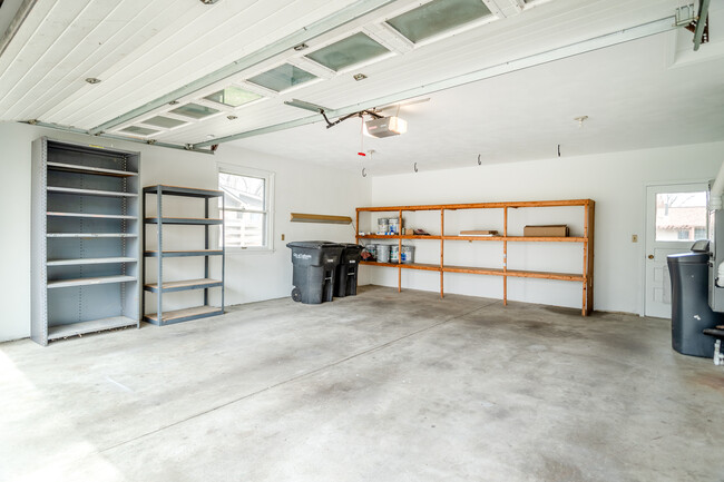 Building Photo - 3928 Pasadena Dr