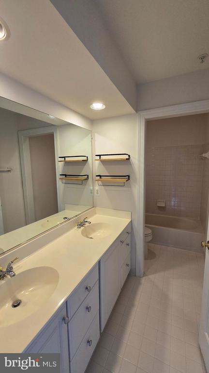 Building Photo - 8021 Kidwell Town Ct