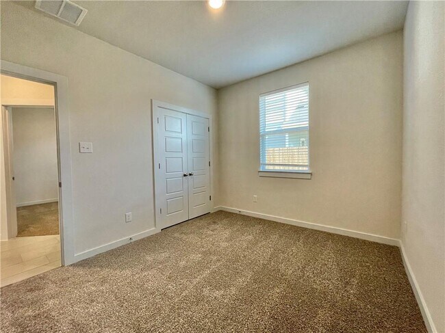 Building Photo - 210 Whisper Rill Dr