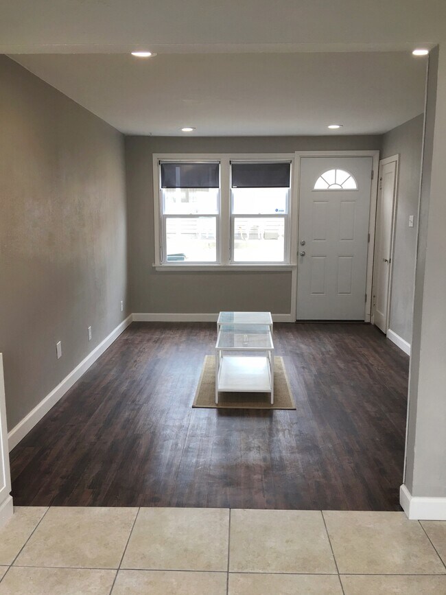 Building Photo - 1223 Louisville Ave