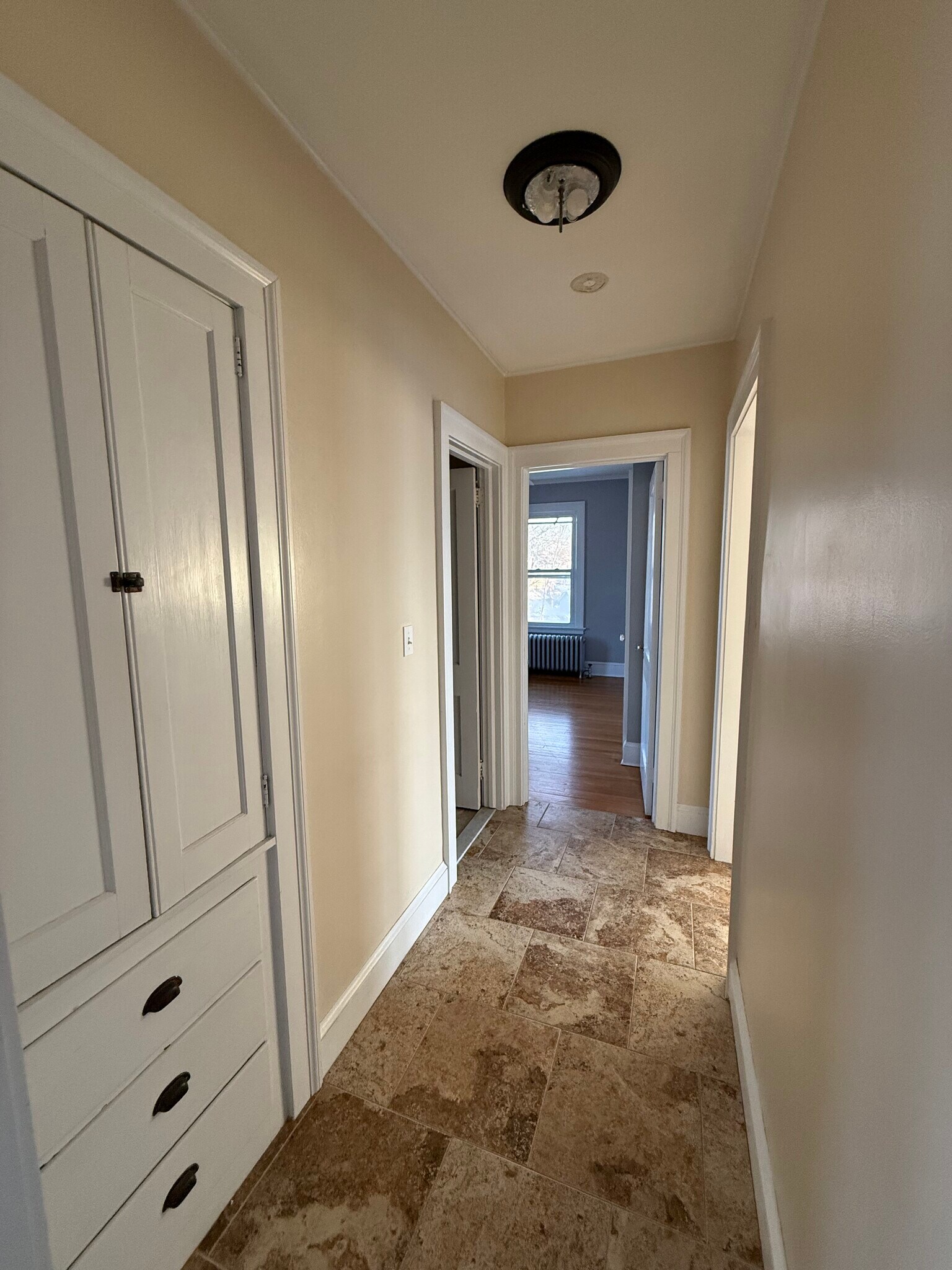 Building Photo - 18 Roger St