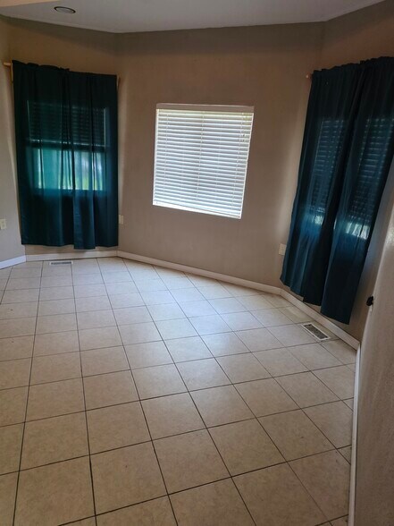 Front Room - 521 E 7TH AVE