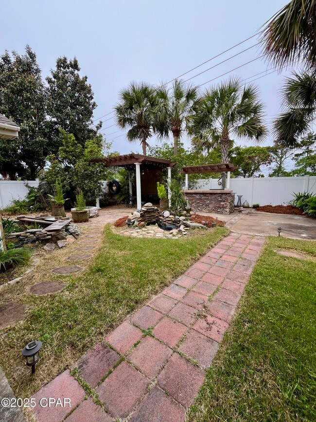 Building Photo - 214 Summerwood Dr