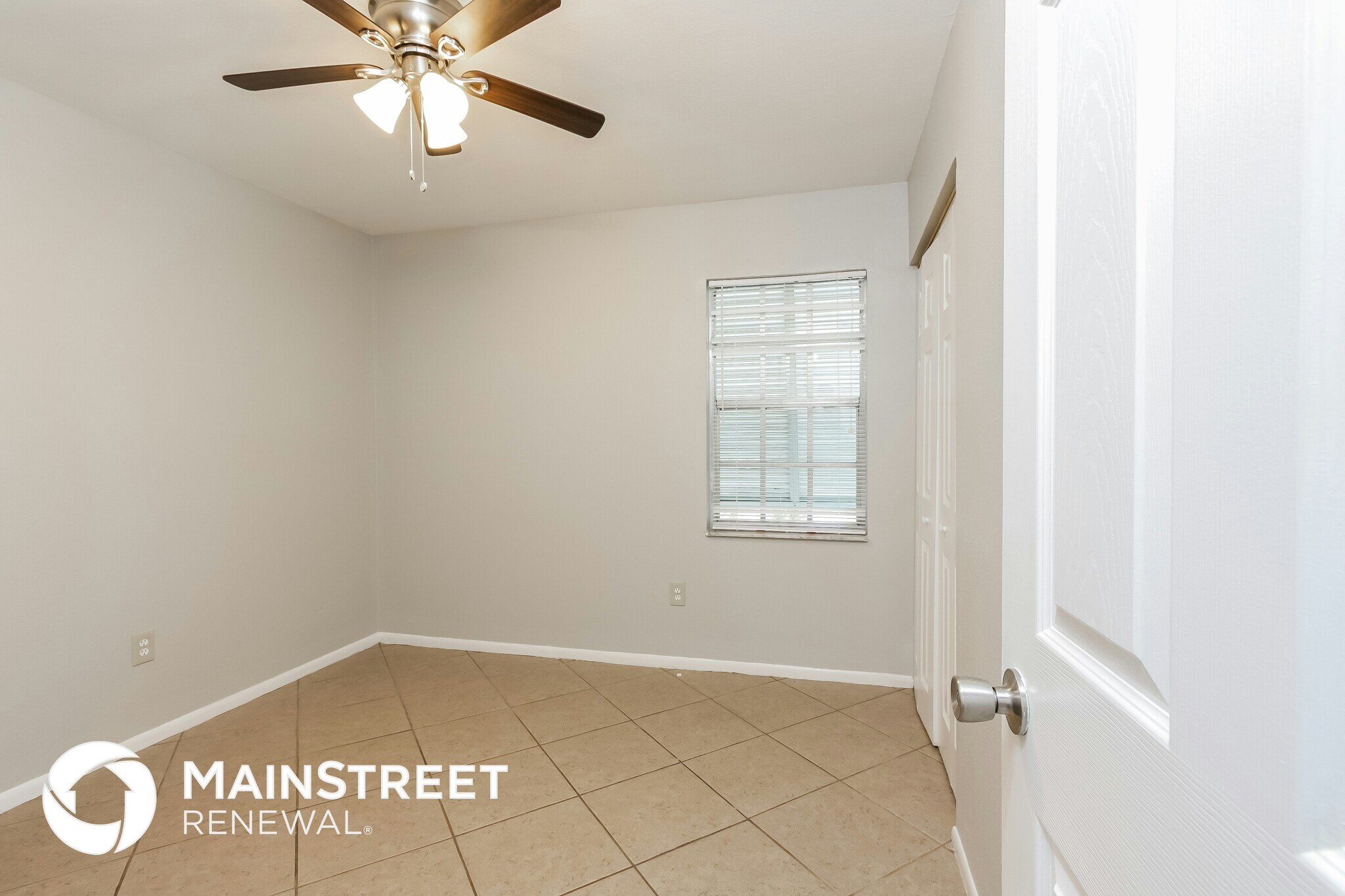 Building Photo - 2680 Roxbury Cir