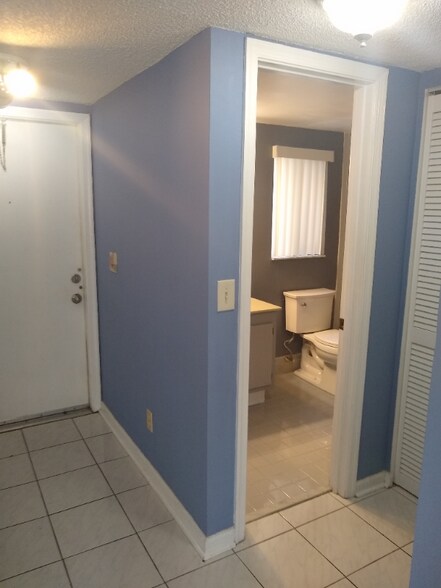 Building Photo - 9665 Riverside Dr