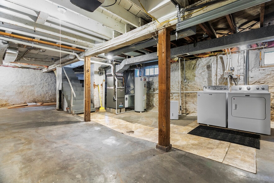 Building Photo - 4105 Adams St