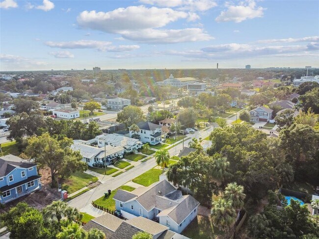 Building Photo - 1913 W Lemon St