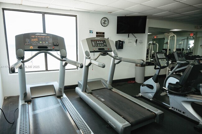 Building Photo - 3725 S Ocean Dr