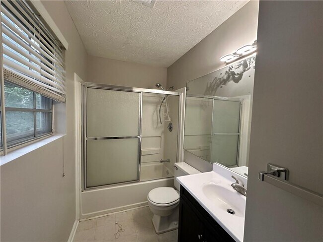 Building Photo - 115 Yatley Ct
