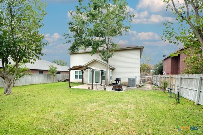 Building Photo - 744 Pinehurst Dr