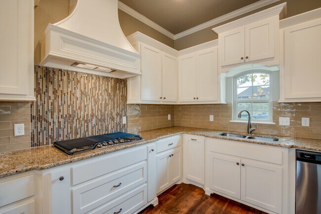 Building Photo - NEWER HOME  FOR LEASE IN EDMOND