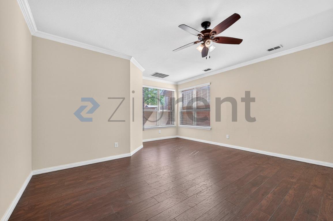 Building Photo - Unit