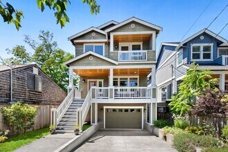 Building Photo - Gorgeous Big Ravenna Home in Seattle