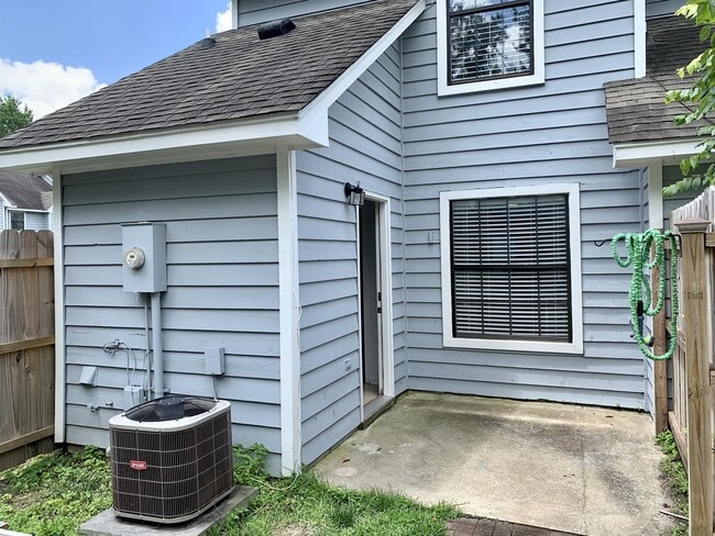 Building Photo - 1710 Deer Path Dr