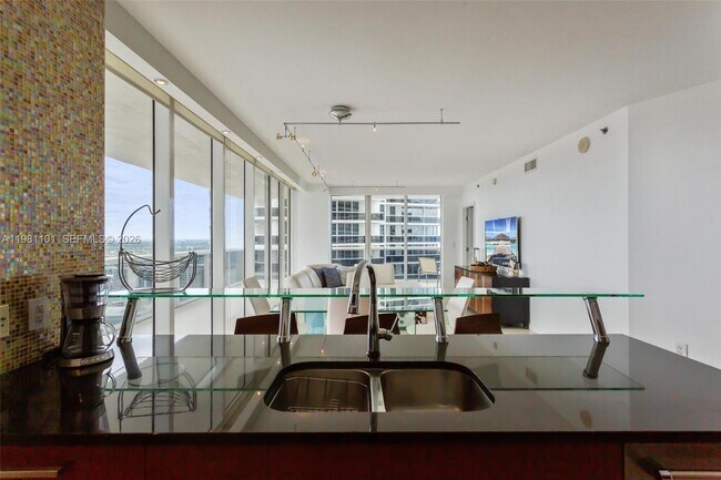 Building Photo - 1830 S Ocean Dr