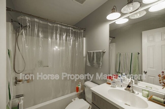 Building Photo - 174 Hidden Timber Ln