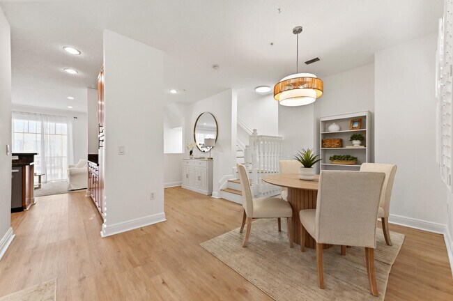 Building Photo - 642 NW 38th Cir