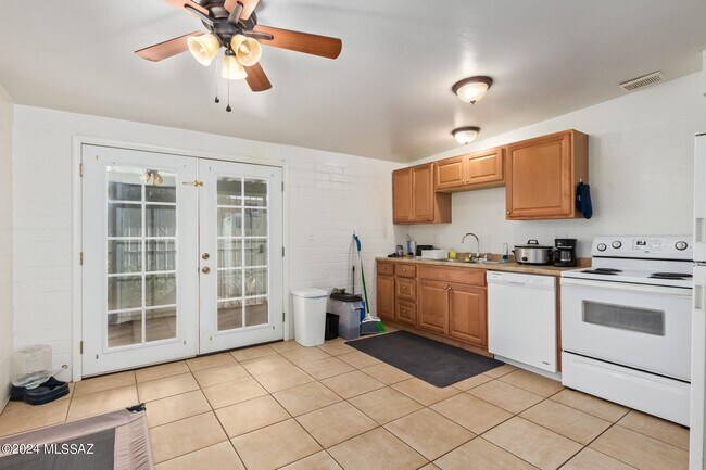 Building Photo - 7455 E Desert Spring Dr