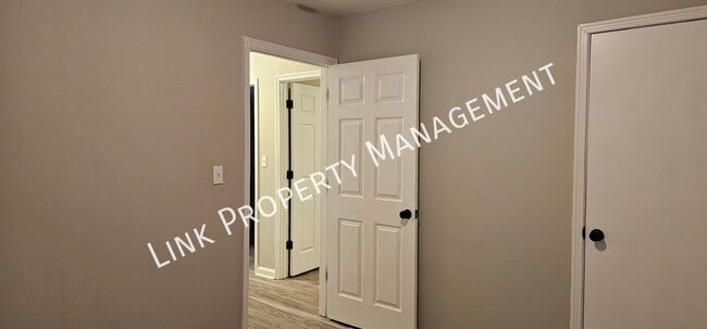 Building Photo - 2310 N Chamberlain Ave