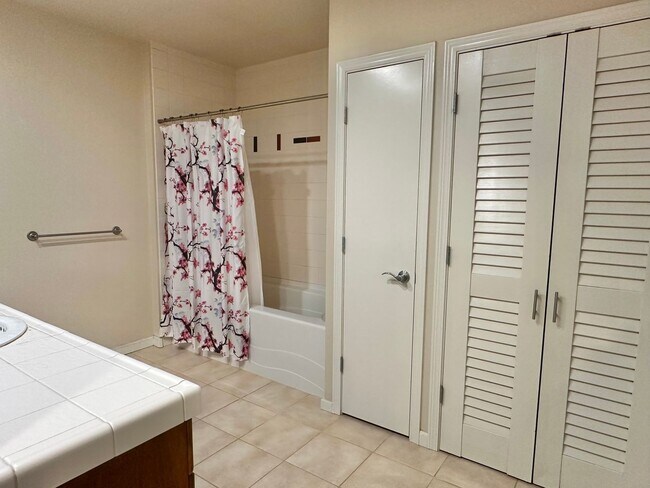 Building Photo - Beautiful 1 bed condo in the heart of Bell...
