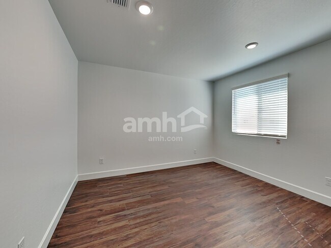 Building Photo - 17161 W Golden Ln