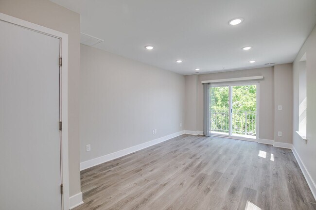 Building Photo - 2017 N College Ave