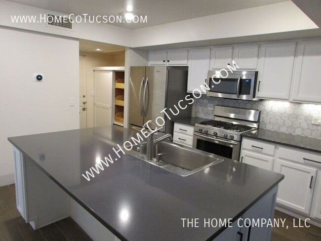 Building Photo - 3668 N Royal Prince Ct