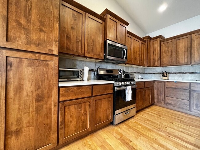 Building Photo - Elegant 3 Bedroom 2.5 Bathroom Home