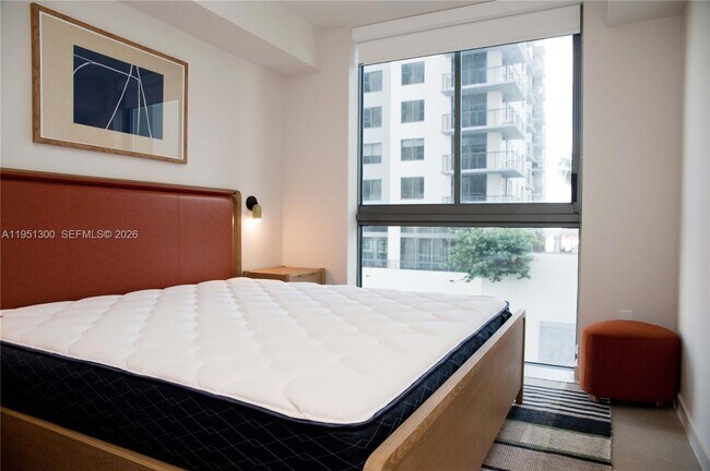 Building Photo - 11 NE 6th St