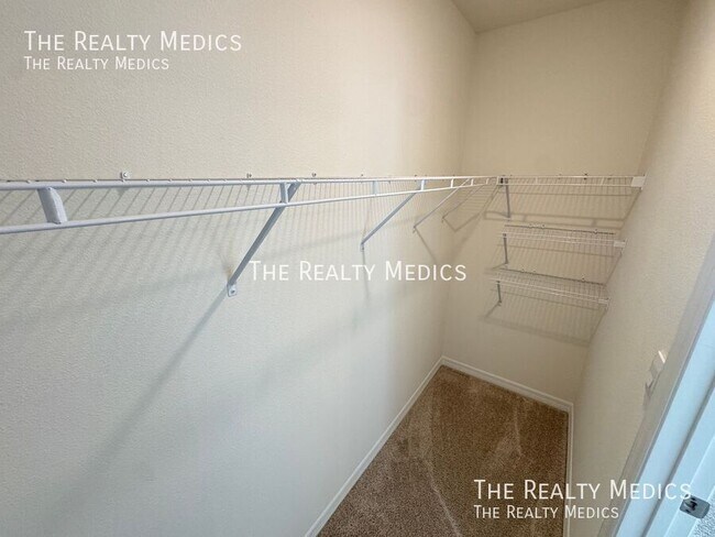 Building Photo - 2331 Gifford Dr