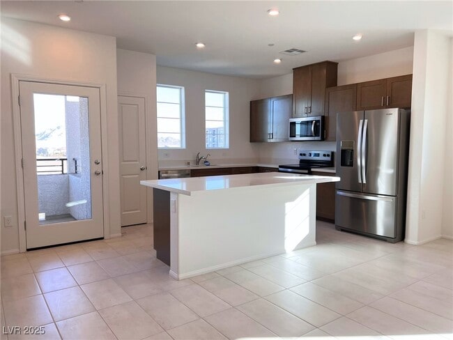 Building Photo - 137 Harmonica Ave