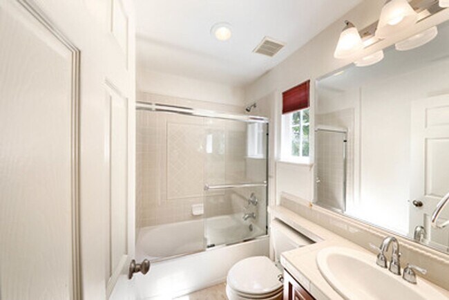 Building Photo - Three bedroom located in Newport Coast com...