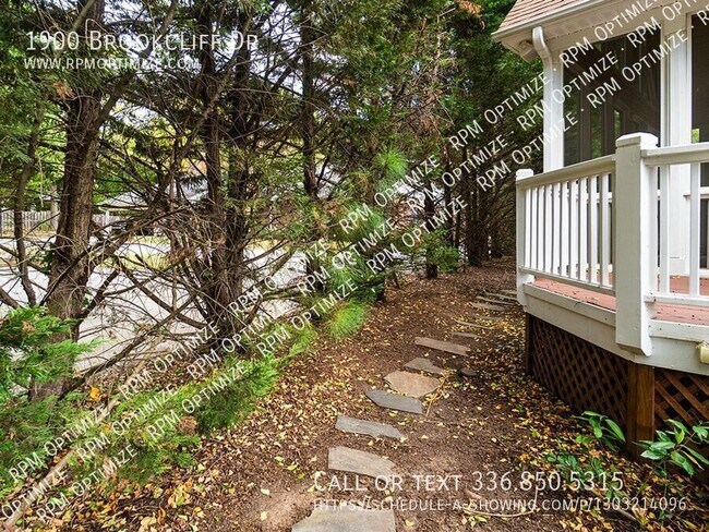 Building Photo - 1900 Brookcliff Dr