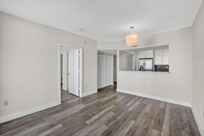 Building Photo - 3020 NE 32nd Ave