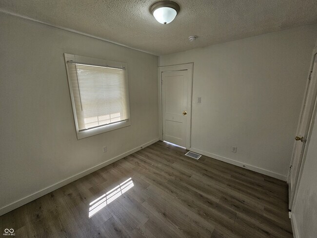 Building Photo - 835 Tecumseh St