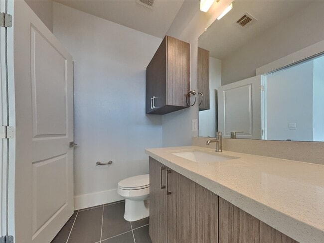 Building Photo - 2401 Crawford St