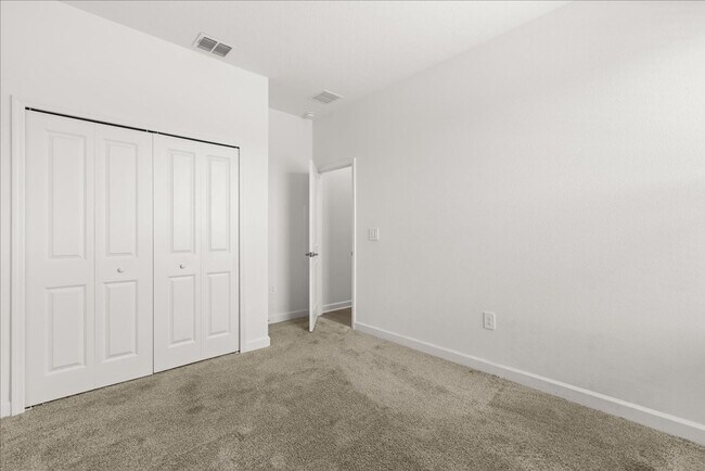 Building Photo - Spacious 5-Bedroom Solar Home for Rent in ...