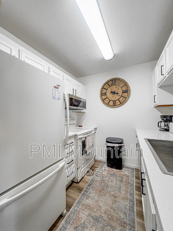 Building Photo - 339 E 600 S