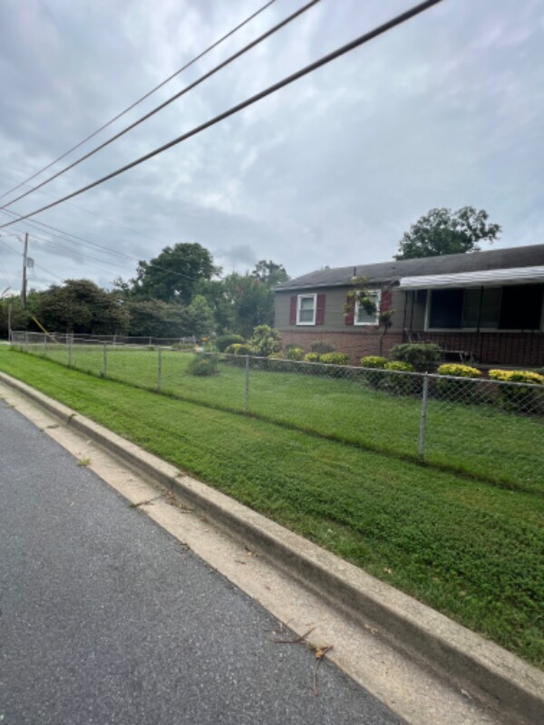 Building Photo - 4801 Oliver St