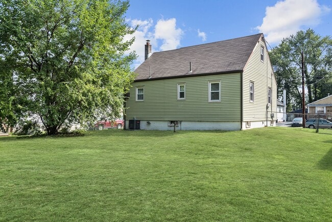 Building Photo - 1009 Orchard Ave