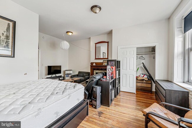 Building Photo - 4011 Pine St