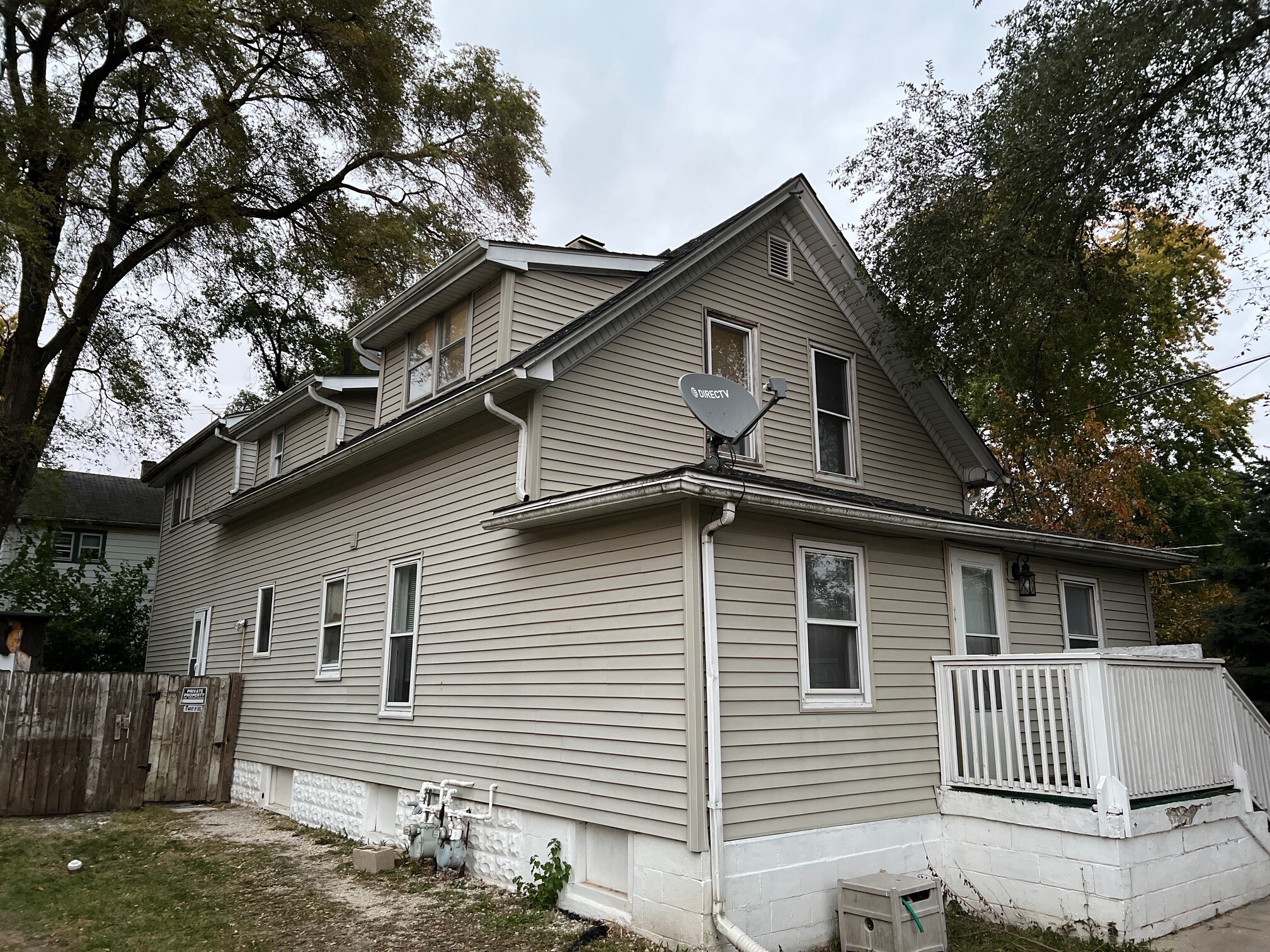 Exterior - 629 Clinton St