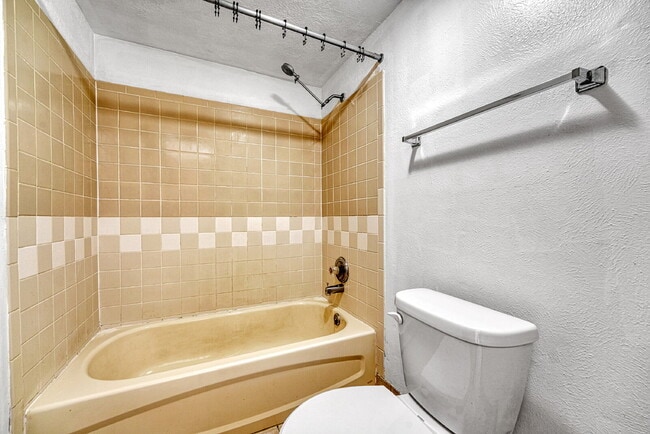 Building Photo - $1,395.95, 1 bed, 1 bath garden level Condo with Washer/Dryer